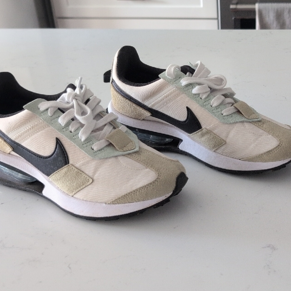 Nike Air Max Pre-DayLight Bone Size 8, EU39